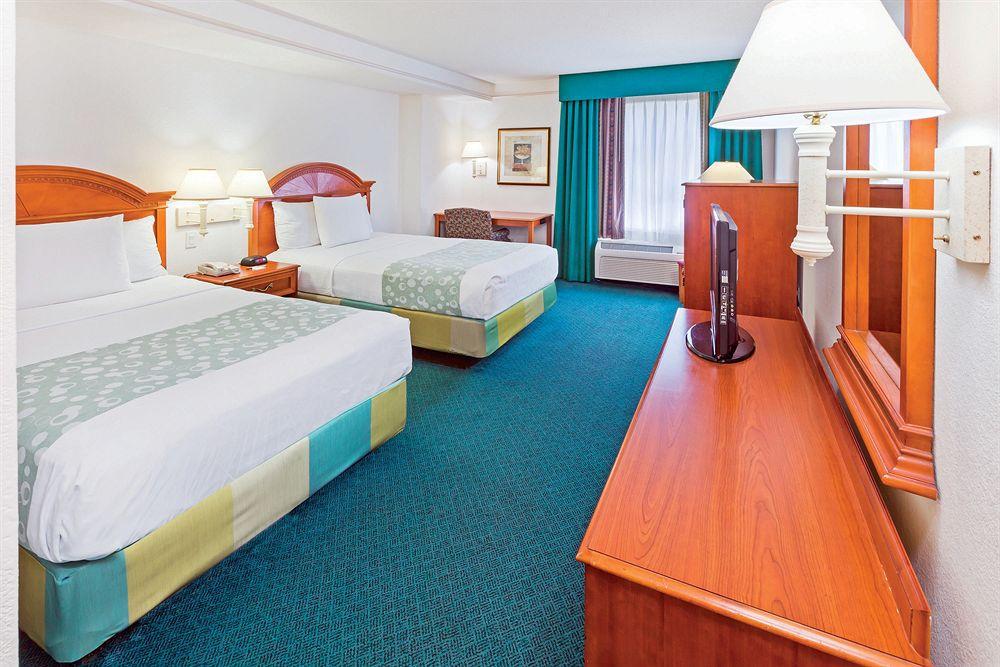 Hotel La Quinta By Wyndham San Antonio Airport Esterno foto