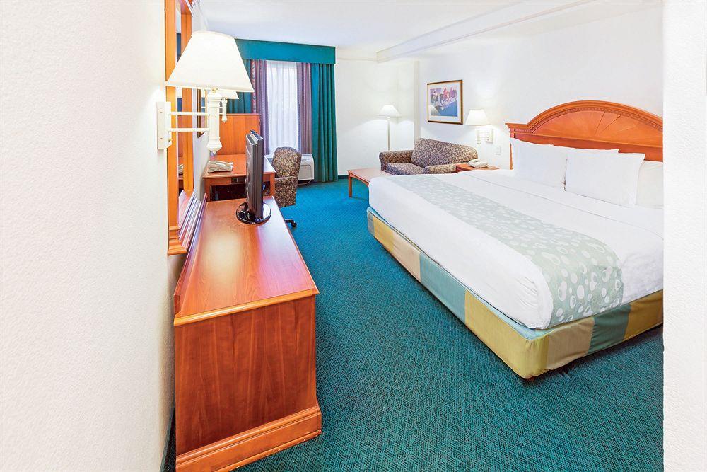 Hotel La Quinta By Wyndham San Antonio Airport Esterno foto