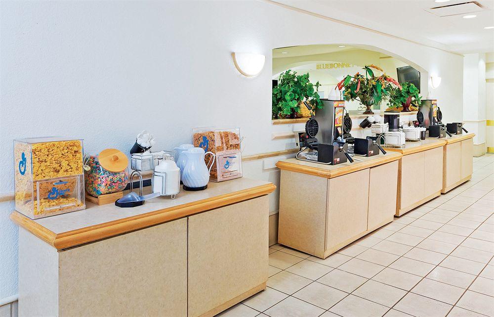Hotel La Quinta By Wyndham San Antonio Airport Esterno foto